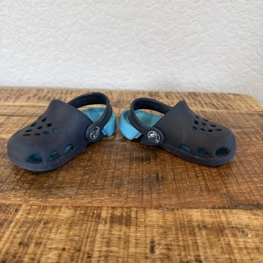 Crocs Baby ELECTRO Size C4 Infant/toddler Navy/Electric Blue SLIP  ON 4